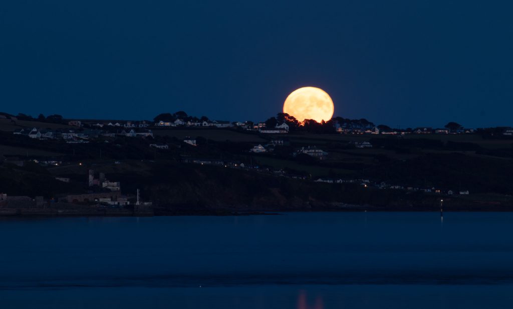 buck_moon_over_plymouth