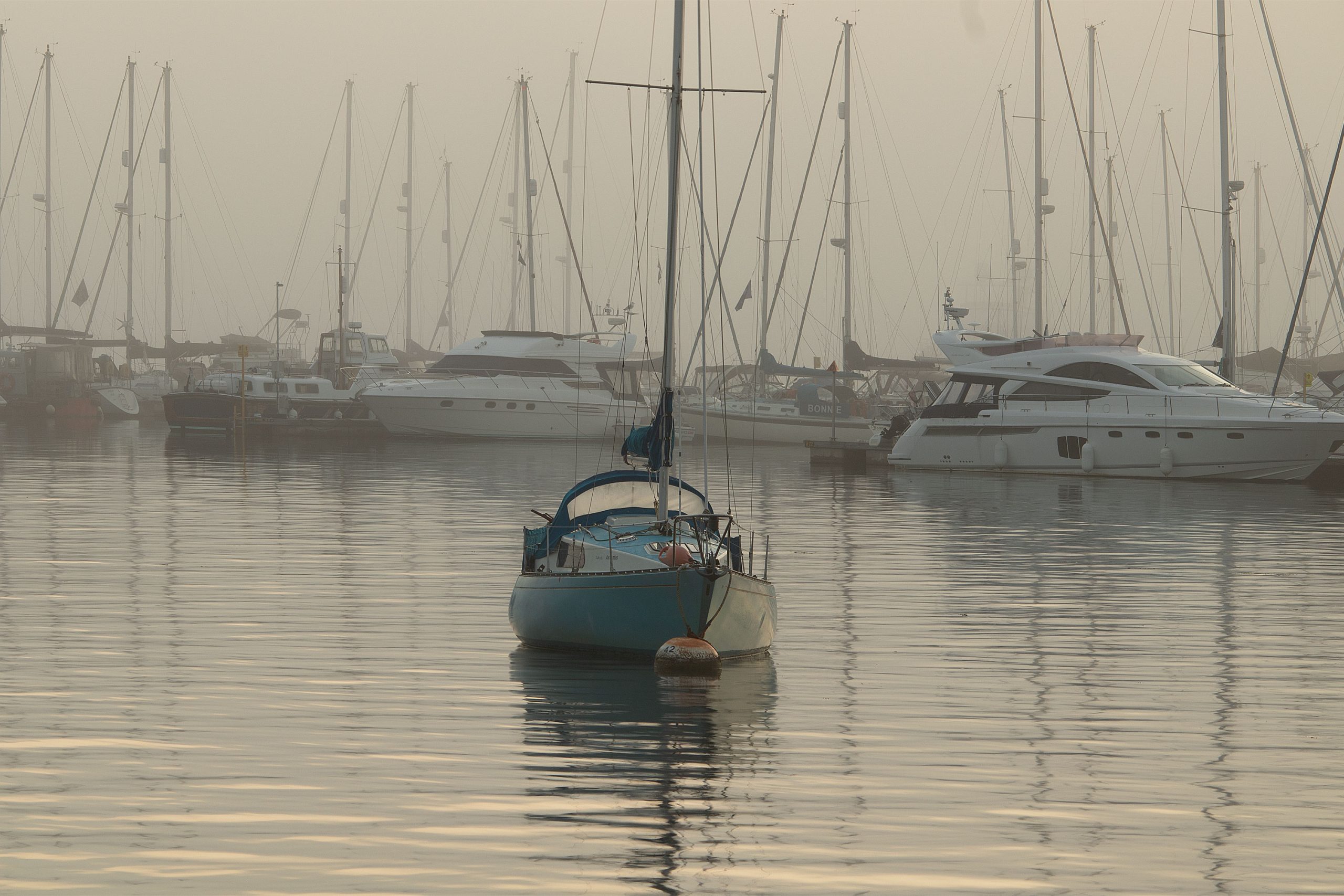 blue_yacht_in_mist_mayflower_marina_plymouth