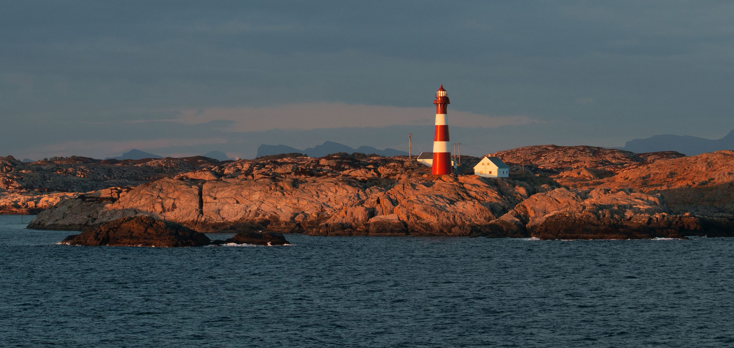 hellisoy_lighthouse_norway_coast