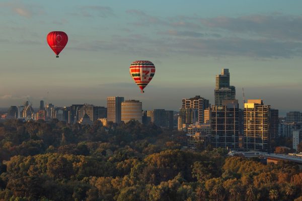 hot_air_balloons_over_Melbourne_morning