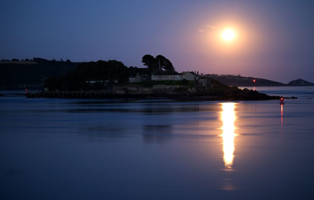moon_behind_drake's_island