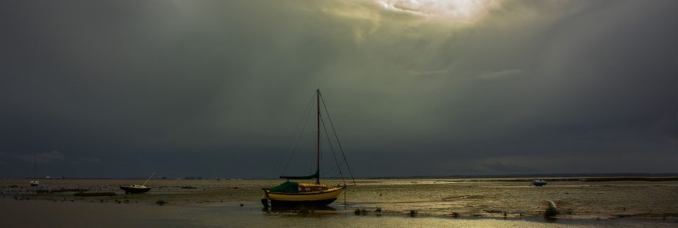 old_leigh_boat_river_thames_mudflats