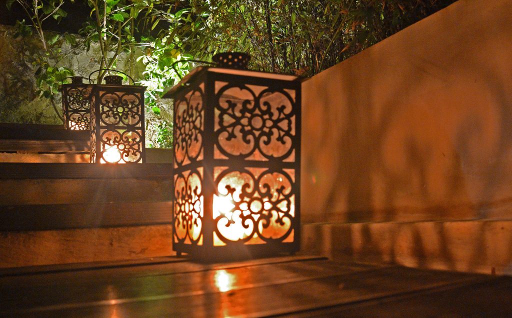 spirit_of_the_knights_courtyard-lamp