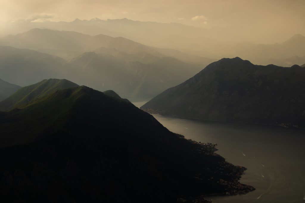 sun's_rays_over_black_mountains_montenegro