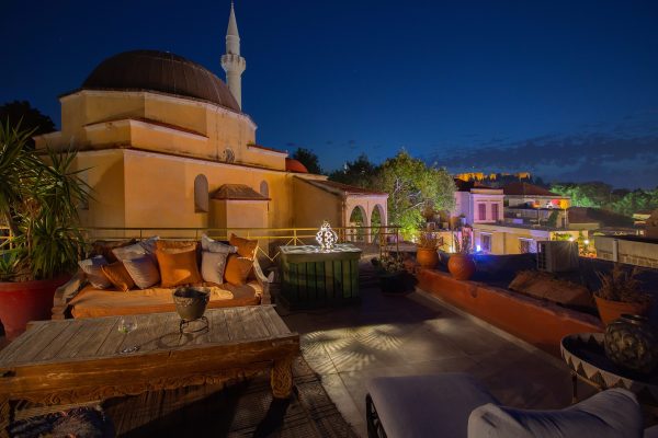 nighttime_at_roof_top_bar_decan_concept_estate_in_rhodes_greece
