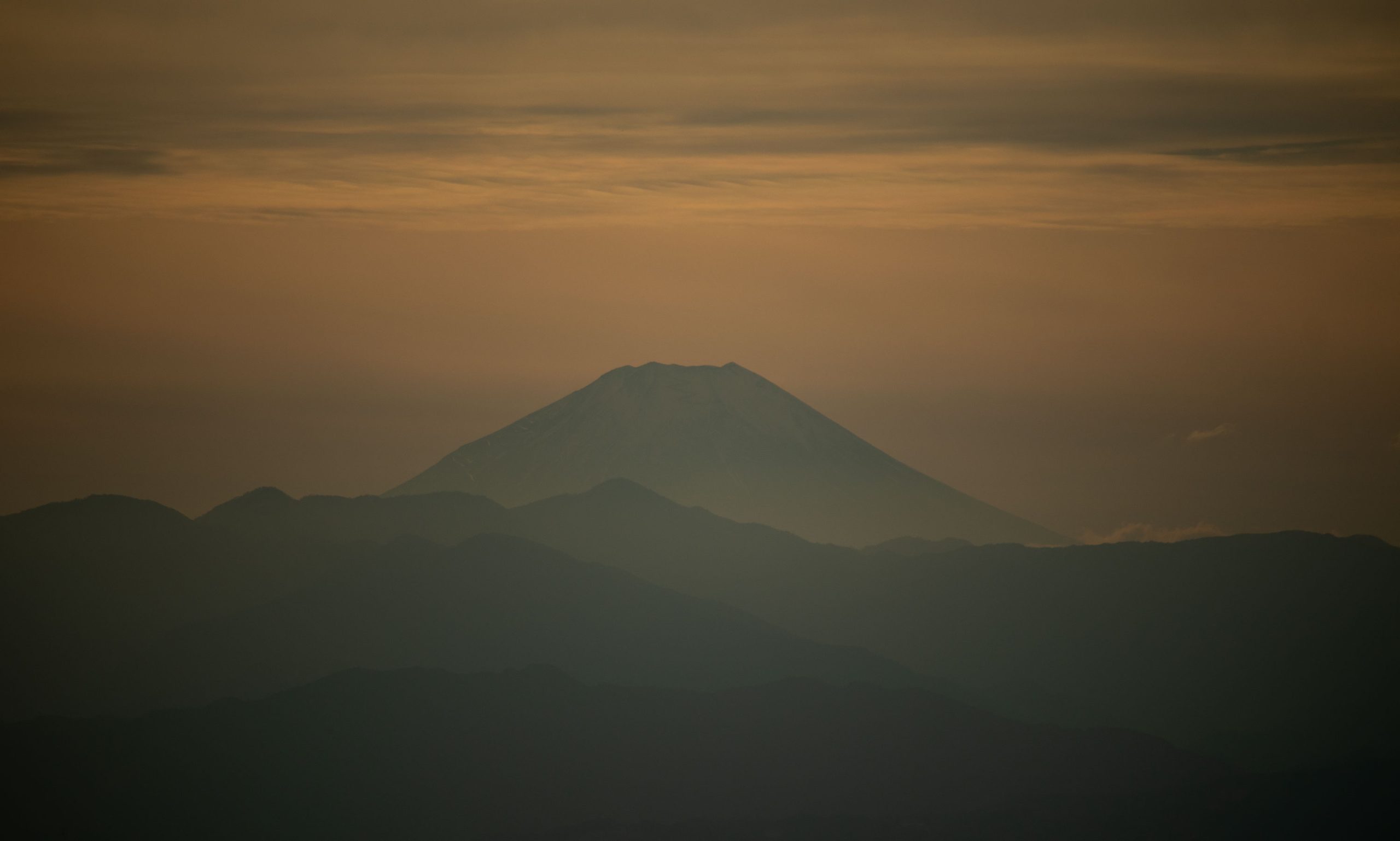 mount_fuji_from_shibuya_scamble_square-sunset