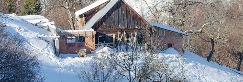 remote_cottage_romania_snow