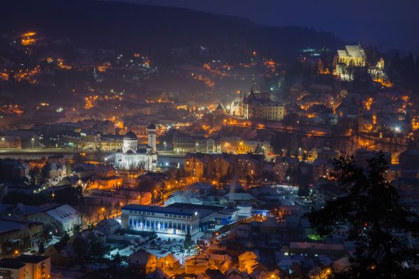 Panoramic_view_of_sighişoara_lit_up_at_night