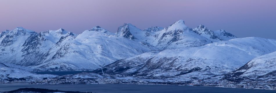 Snow_covered_peaks_of_the_Lyngen_Alps_near_Tromso