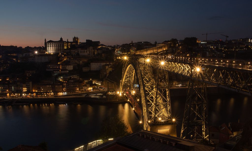 Dom_Luís_I_Bridge_spanning_the_Douro_River